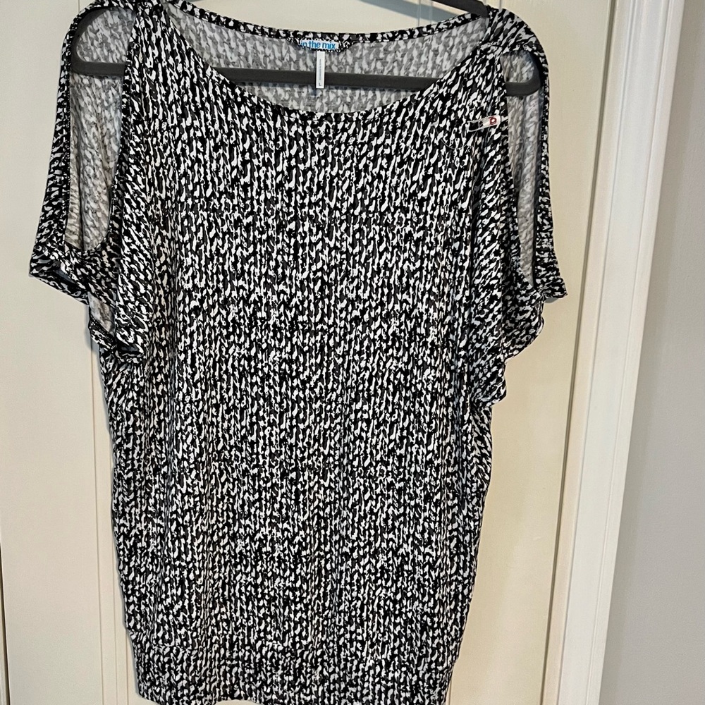 NWOT cold shoulder top